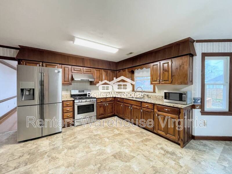 Gorgeous Home With Huge Backyard! property image