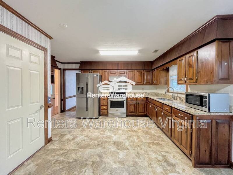 Gorgeous Home With Huge Backyard! property image