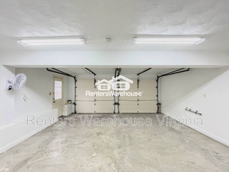 Gorgeous Home With Huge Backyard! property image