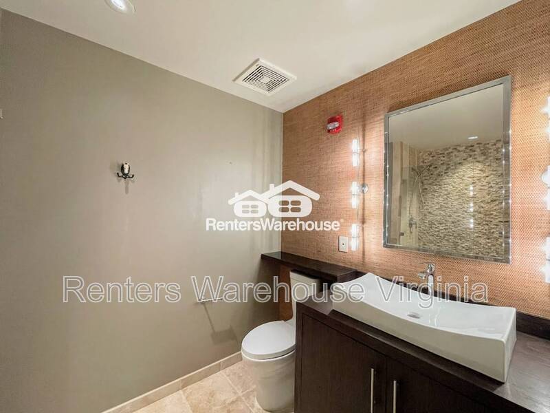 Fantastic 2nd Level Condo in Downtown Norfolk! property image