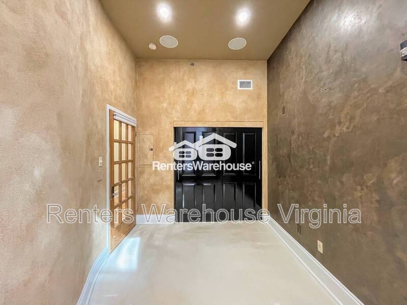 Fantastic 2nd Level Condo in Downtown Norfolk! property image