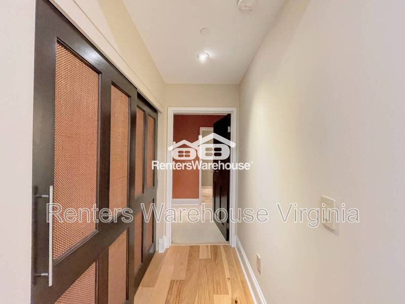 Fantastic 2nd Level Condo in Downtown Norfolk! property image