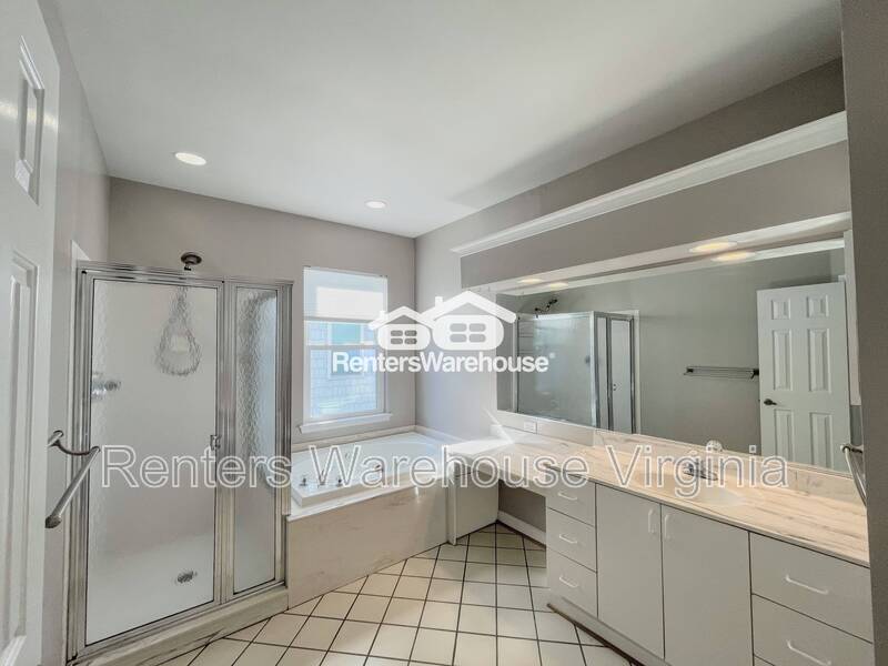 Amazing 3rd Level Condo! property image
