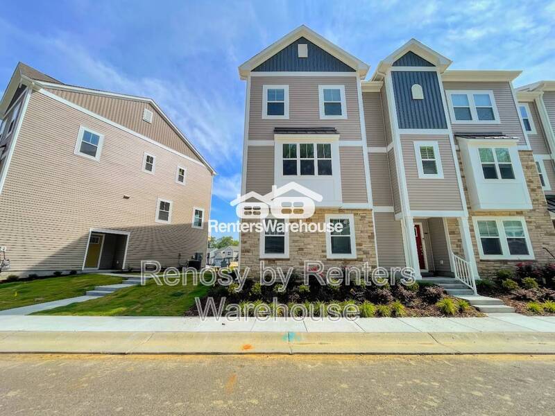 Magnificent Tri-Level Townhome! property image