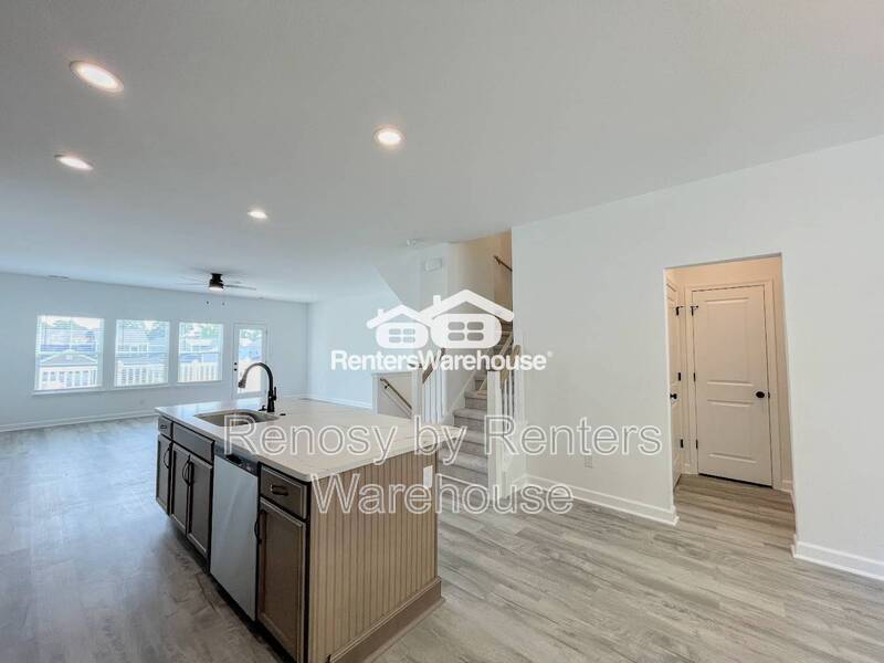 Magnificent Tri-Level Townhome! property image