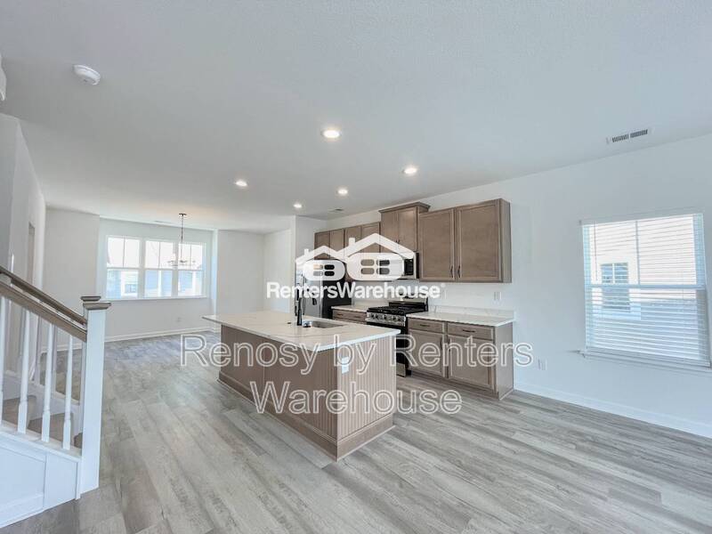 Magnificent Tri-Level Townhome! property image