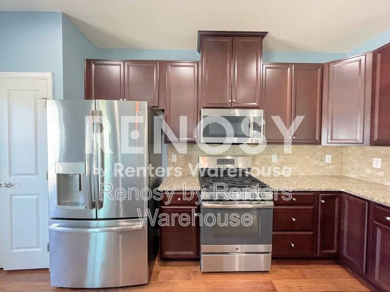 Beautiful Tri Level Townhome! property image