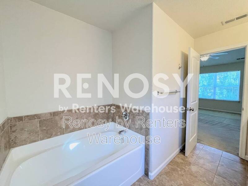 Beautiful 4-Bedroom Home with Spacious Fenced Backyard! property image