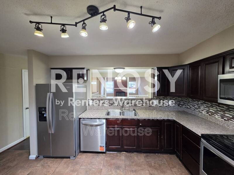 Charming Townhouse in a Desirable Location! property image