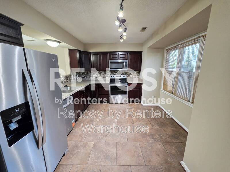 Charming Townhouse in a Desirable Location! property image
