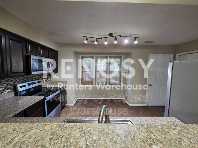 Charming Townhouse in a Desirable Location! property image